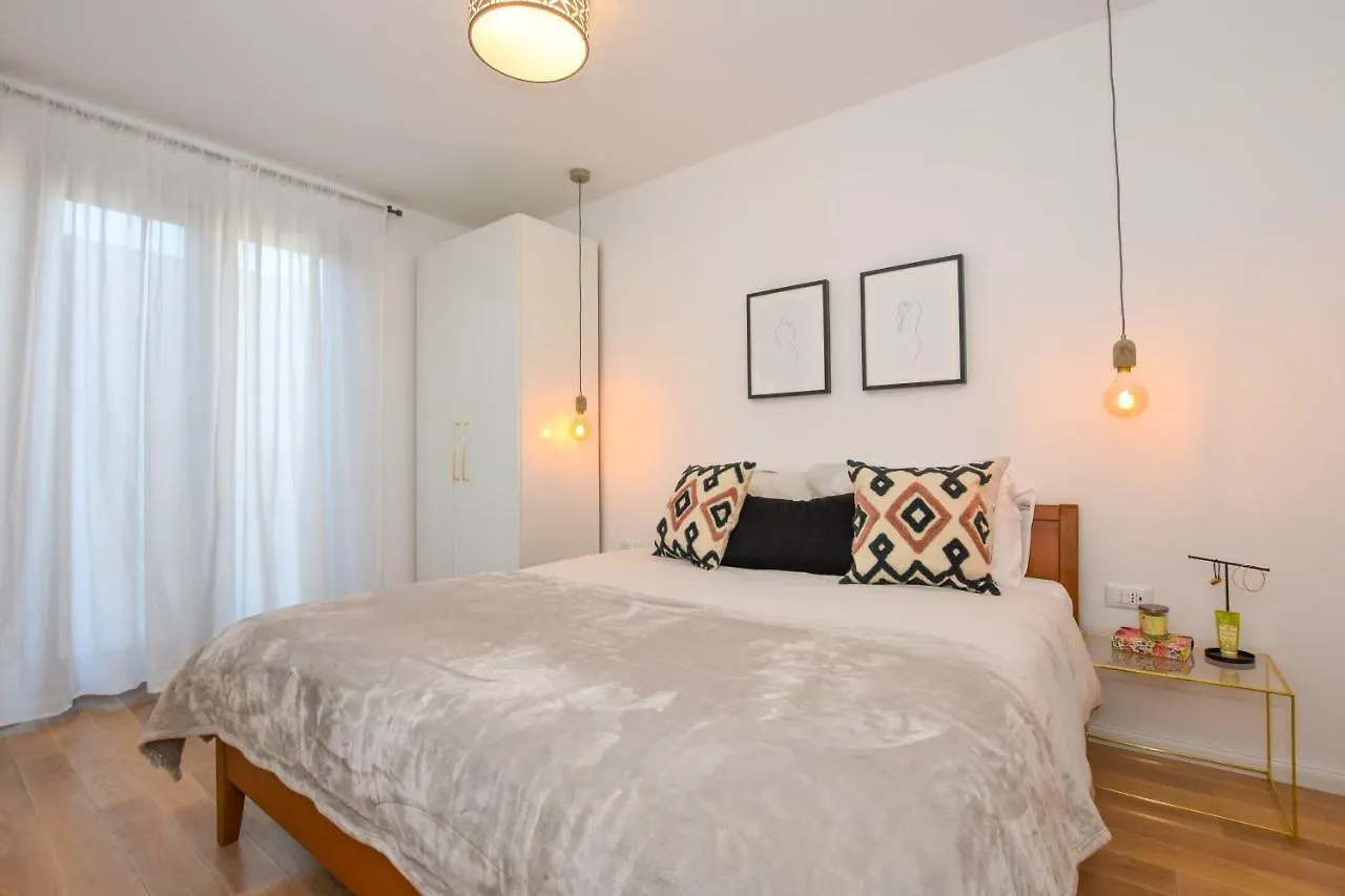 Apartments Villa Laura Pag Town