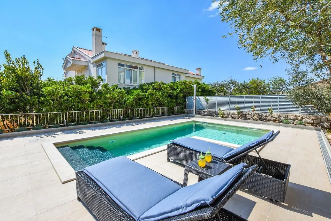 Apartments Villa Laura Pag Town