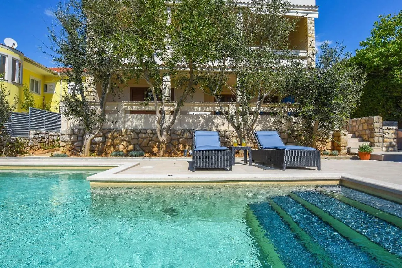 Apartments Villa Laura Pag Town
